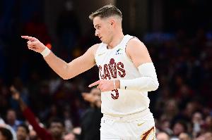 作用明显！梅里尔得到9分1篮板2助攻 正负值+19全场最高