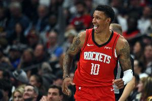 休斯敦最稳炮台！小贾巴里·史密斯13中6砍下22分7板2帽 三分9中4