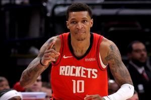 火箭最稳定的人！贾巴里·史密斯首节4中2得7分 精彩大帽艾顿