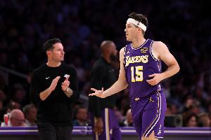 雷迪克：里夫斯打得很有侵略性 突破也不错 他会找回比赛节奏的