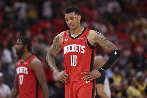 小贾季后赛单场砍至少22分5板2帽&三分40%+ 队史第二人&比肩哈登