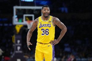 6次失误太多了！斯玛特7中3贡献11分6篮板2助攻 下半场3中0未得分