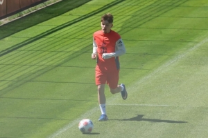 即将伤愈复出！图片报：拜仁小将卡尔和比朔夫在今日都已恢复合练