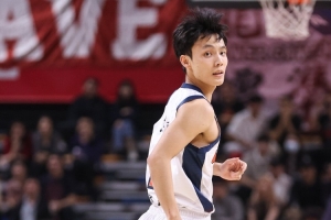 还没发挥！徐杰打满半场4中1仅拿3分3助 正负值+28全场最高