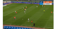 泽卡破门后克雷桑想迅速开球，李昊抱着球不给引发双方冲突！