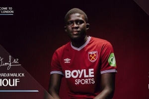 卫报：曼联有意西汉姆左后卫迪乌夫，希望他能与卢克·肖竞争