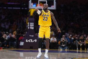 长青！30岁后詹姆斯共82场季后赛至少25分5板5助 NBA历史断档最多