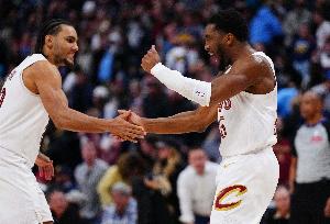 阿特金森：泰森本场至关重要 哈登和米切尔都传球给他 让他放开打