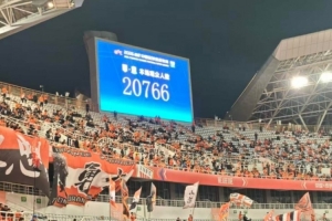 上座率不高！山东泰山主场对阵上海申花共20766人现场观战