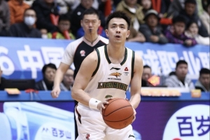 媒体人：赵继伟取消社媒的辽篮球员认证 今夏肯定会有球队询价他