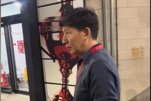 吴宜泽父亲To球迷：希望他有专门时间给你们签名，夺冠后流程很多